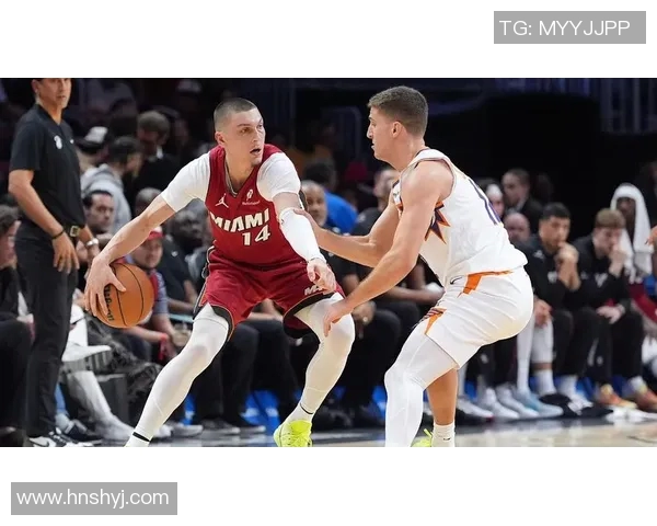 希罗在关键时刻展现绝佳表现湖人与热火的激烈对决引发热议 希罗在关键时刻展现绝佳表现湖人与热火的激烈对决引发热议