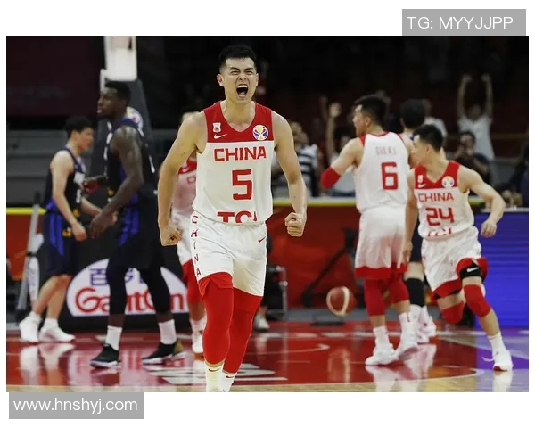 方硕在篮球赛场上的崛起与挑战分析，探索他的职业生涯与未来发展方向