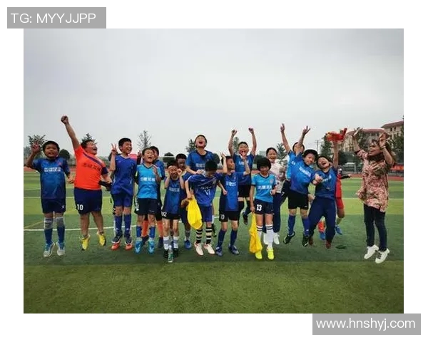 莱万领衔球队新征程展现足球魅力与团队精神的完美结合